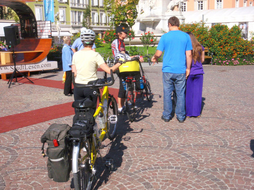 Terry and Ray on the main platz.